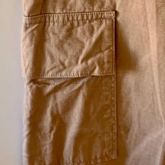 ASOS men’s Khaki Cargo pants with jogger hems Multiple pockets elasticized waist - Picture 4 of 11